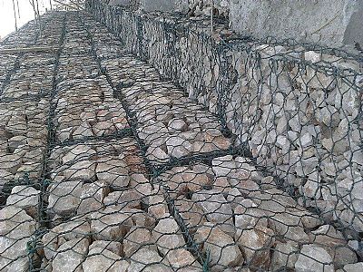 石籠網防護結構擋墻加強防護作用